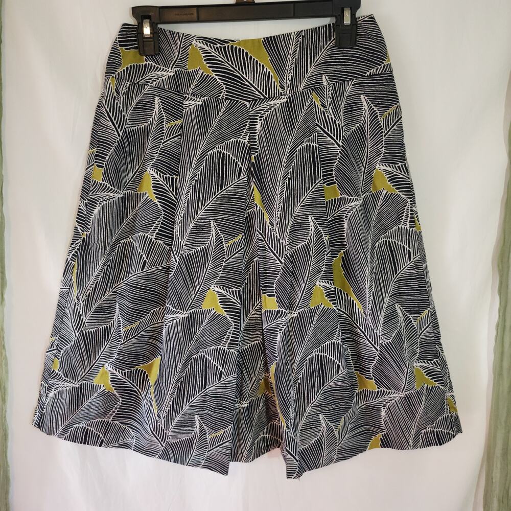 East 5th Black White Flared A-line Knee Length Midi Skirt Size 4